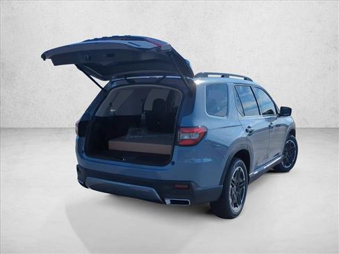 New 2026 Honda Pilot Touring image 2