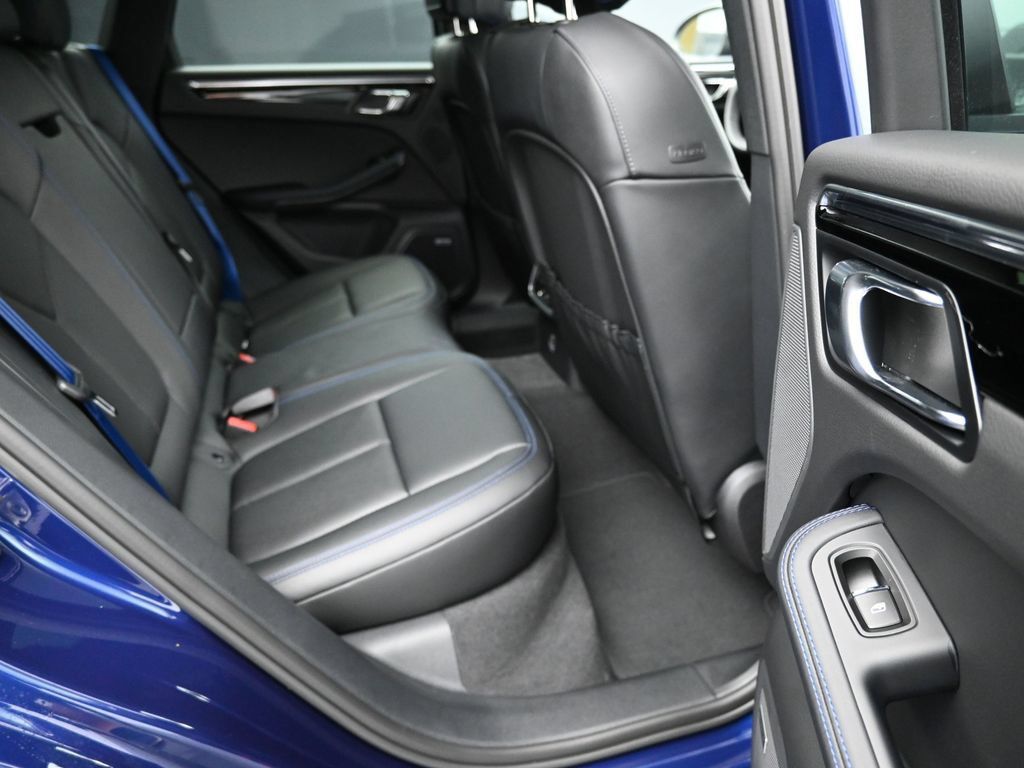Certified 2025 Porsche Macan AWD/4WD image 23
