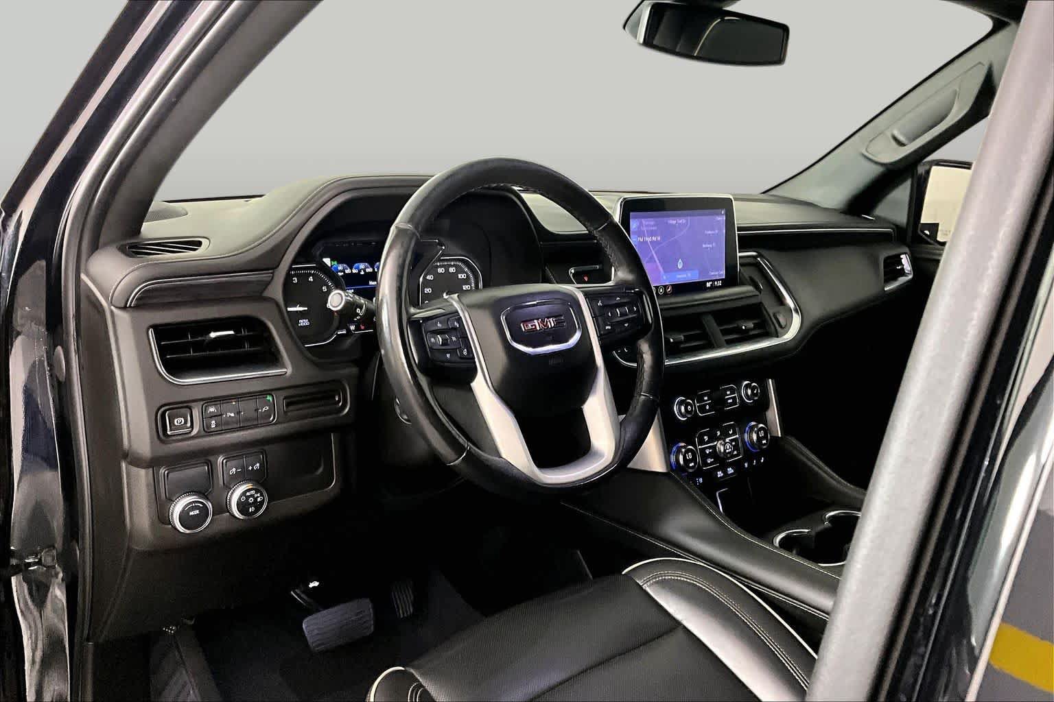 Used 2021 GMC Yukon XL SLT w/ SLT Premium Package RWD image 16