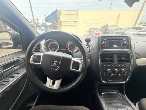 Used 2016 Dodge Grand Caravan SXT w/ UConnect Hands-Free Group FWD image 20
