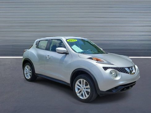 Used 2015 Nissan Juke S FWD image 2