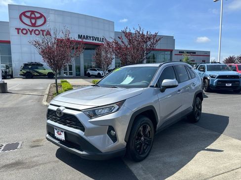 Used 2019 Toyota RAV4 XLE FWD image 1