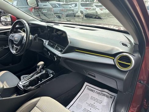 Certified 2024 Chevrolet Trax LT w/ Driver Confidence Package FWD image 26