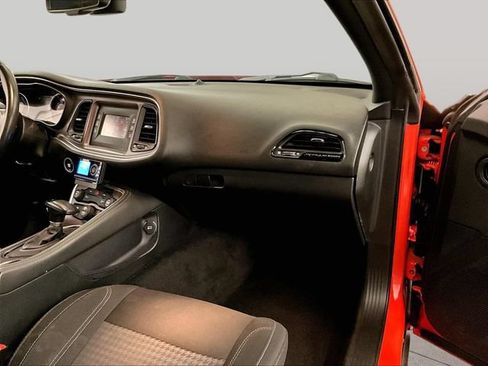 Used 2016 Dodge Challenger SXT RWD image 15