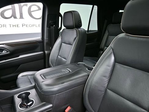 Used 2021 Chevrolet Tahoe Premier w/ Premium Package image 16