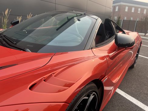 Used 2026 McLaren 750S Spider RWD image 16