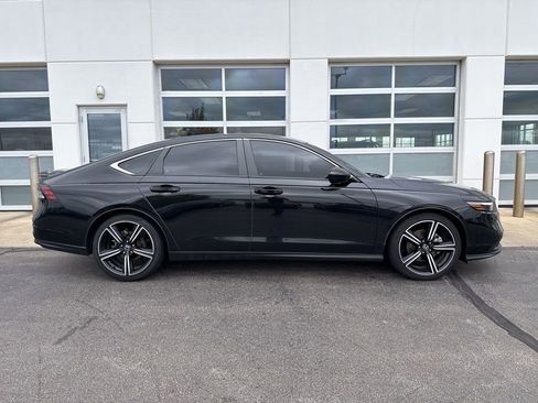 Used 2023 Honda Accord Sport image 3