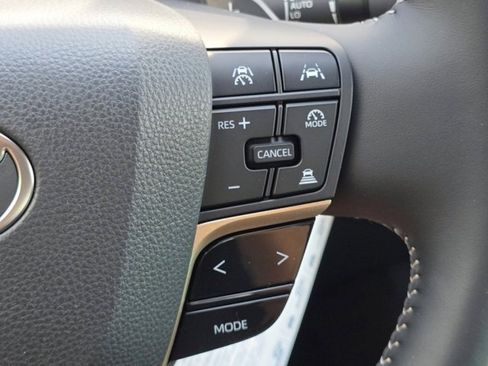 Used 2026 Toyota Crown Platinum AWD/4WD image 17