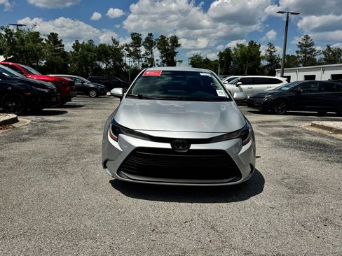 Used 2024 Toyota Corolla LE FWD image 2