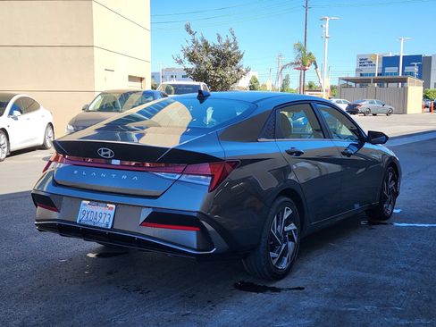 Used 2025 Hyundai Elantra SEL FWD image 7