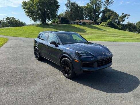 New 2025 Porsche Cayenne image 9