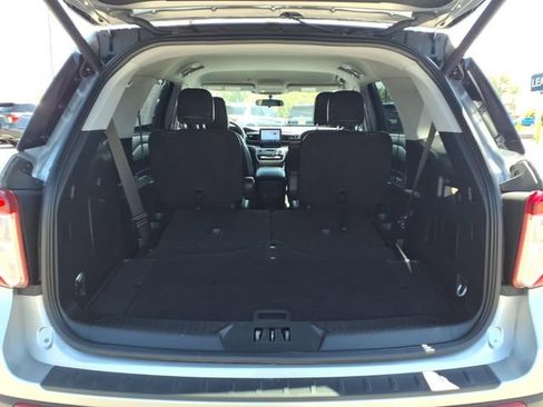 Certified 2023 Ford Explorer XLT w/ Equipment Group 202A AWD/4WD image 8