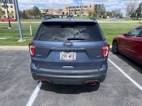Used 2019 Ford Explorer XLT w/ Equipment Group 202A AWD/4WD image 5