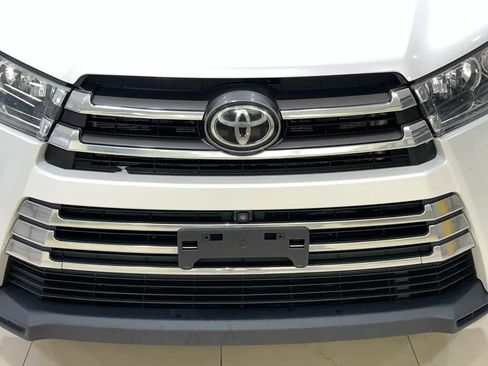 Used 2019 Toyota Highlander Limited Platinum w/ Carpet Mat Package (TMS) AWD/4WD image 3