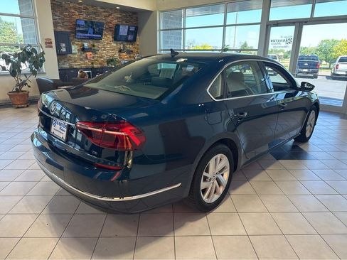 Used 2018 Volkswagen Passat 2.0T SE FWD image 12