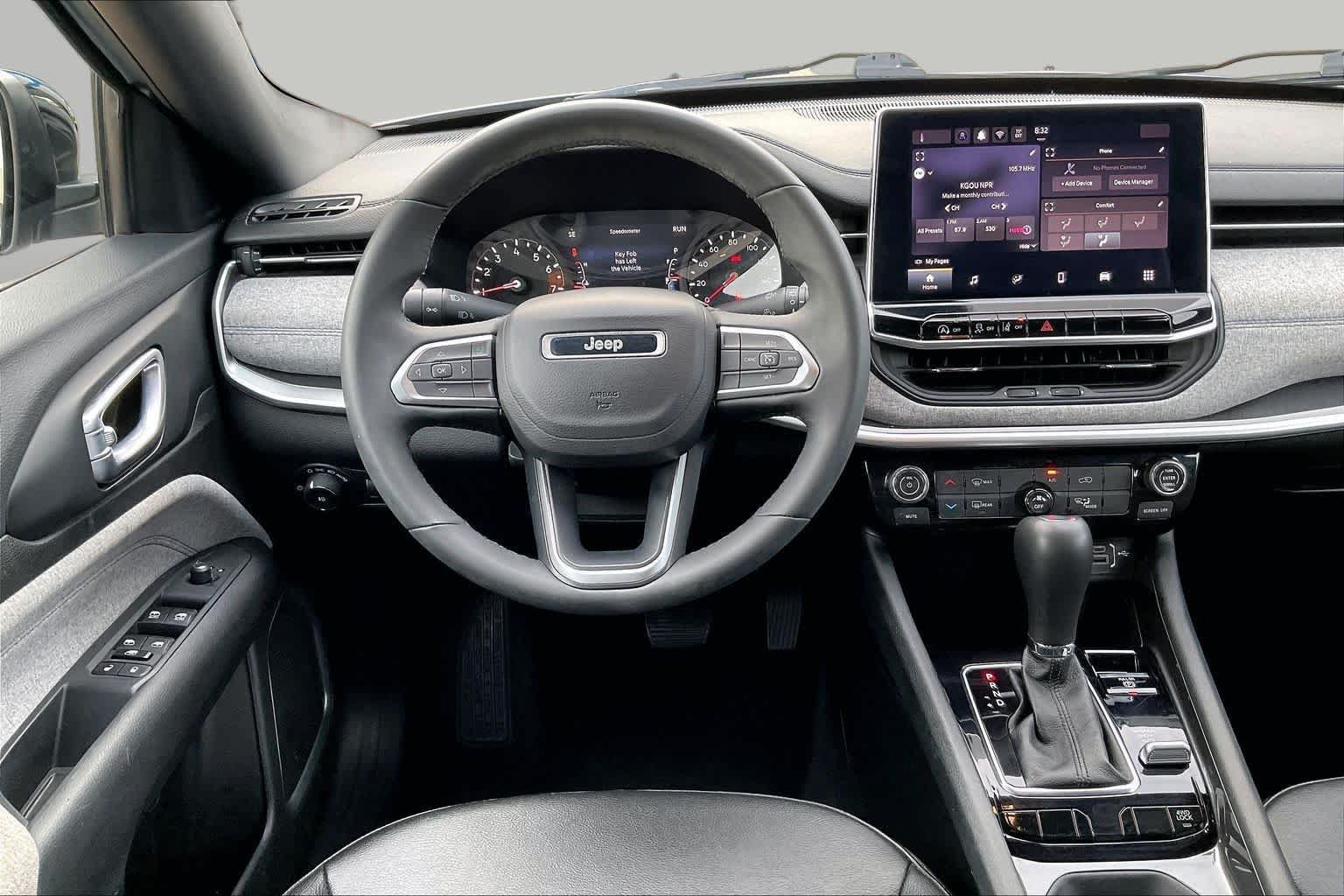 Used 2024 Jeep Compass Latitude AWD/4WD image 7