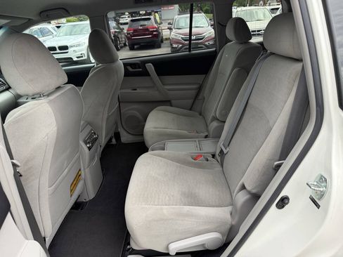 Used 2011 Toyota Highlander 4WD w/ Tech Pkg image 8