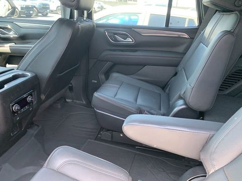 Used 2022 Chevrolet Tahoe RST w/ Luxury Package AWD/4WD image 17