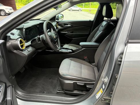 Used 2024 Chevrolet Trax LT FWD image 16