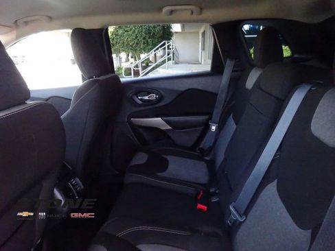 Used 2017 Jeep Cherokee Altitude image 20