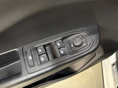 New 2026 Volkswagen Taos SE FWD image 18