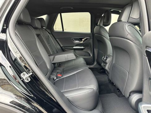 Used 2025 Mercedes-Benz GLC 300 4MATIC image 13