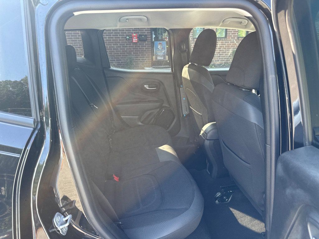 Used 2017 Jeep Renegade Altitude FWD image 19
