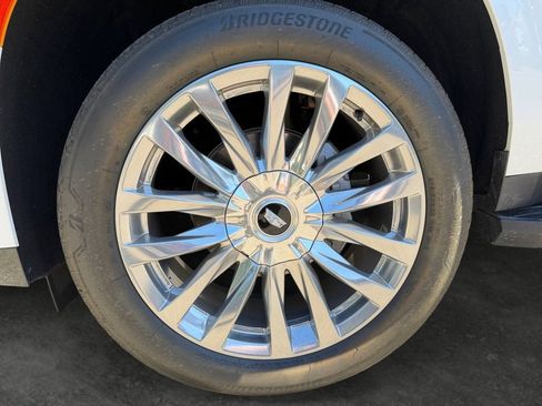 Used 2024 Cadillac Escalade Premium Luxury AWD/4WD image 4