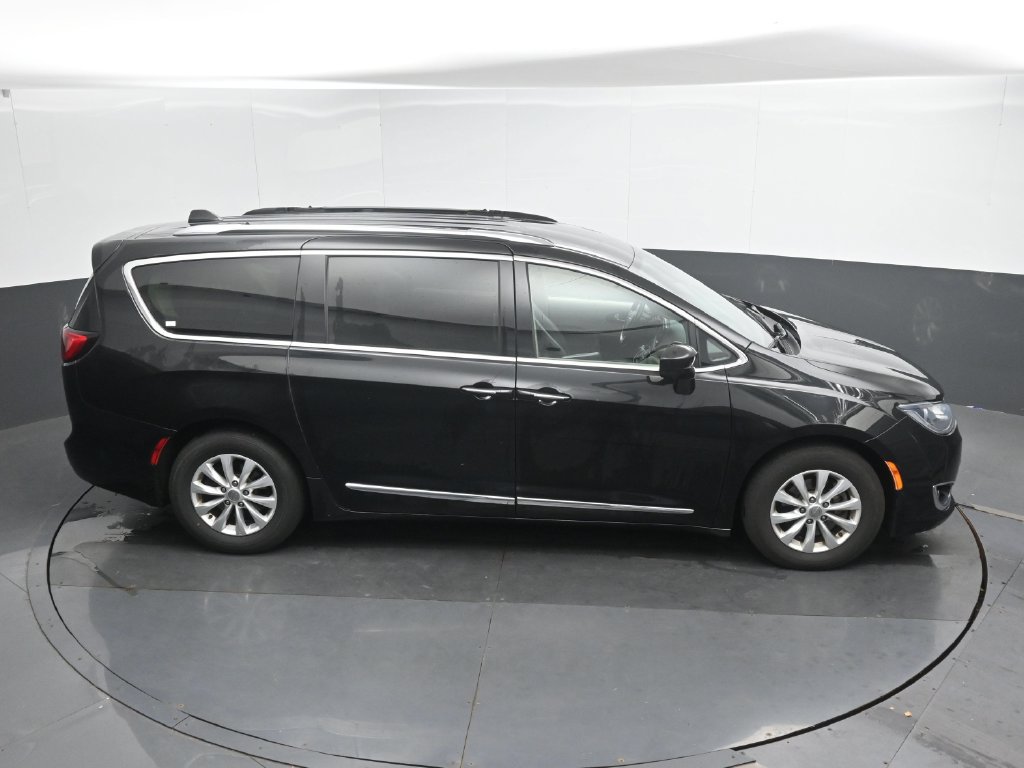 Used 2019 Chrysler Pacifica Touring-L w/ Advanced Safetytec Group FWD image 32