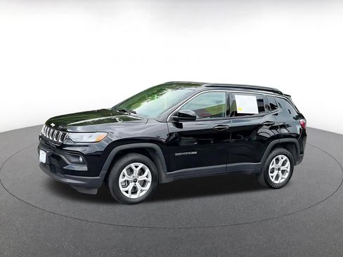 Used 2025 Jeep Compass Latitude AWD/4WD image 8