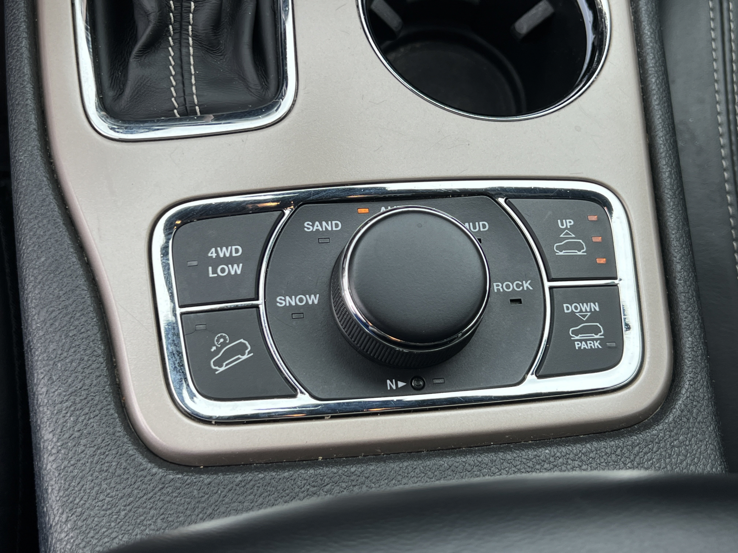 Used 2016 Jeep Grand Cherokee Limited w/ Luxury Group II AWD/4WD image 23