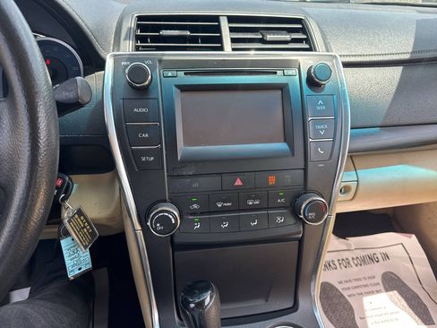 Used 2017 Toyota Camry LE FWD image 13
