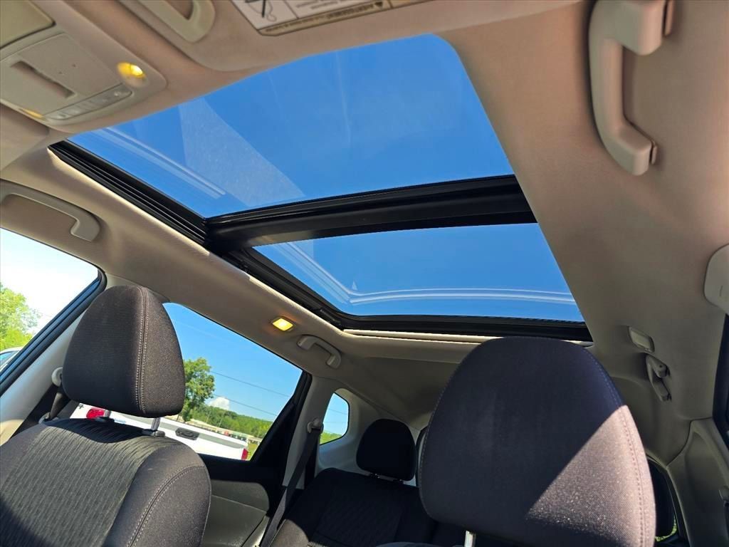 Used 2017 Nissan Rogue SV w/ Sun & Sound Touring Package FWD image 6
