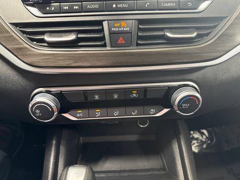 Used 2025 Nissan Altima 2.5 SV FWD image 16