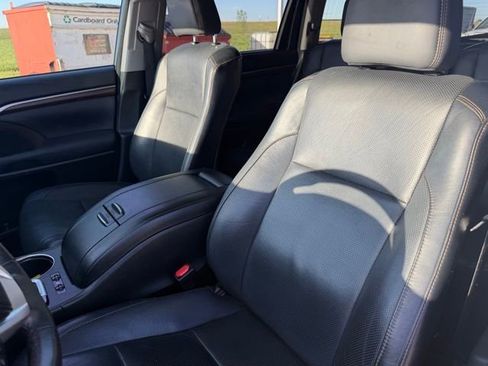 Used 2014 Toyota Highlander Limited image 17