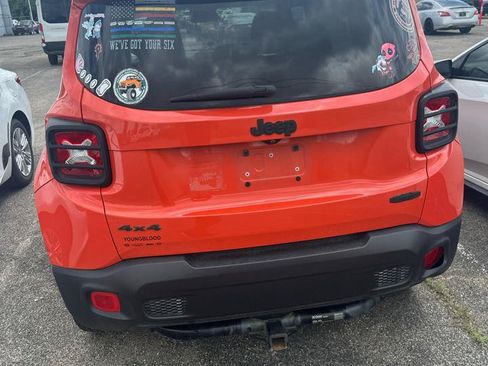 Used 2017 Jeep Renegade Latitude AWD/4WD image 3