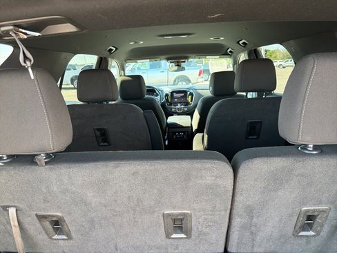 Used 2023 Chevrolet Traverse LT image 10