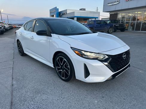 Used 2024 Nissan Sentra SR image 3