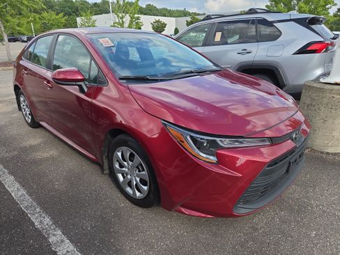 Used 2025 Toyota Corolla LE FWD image 1