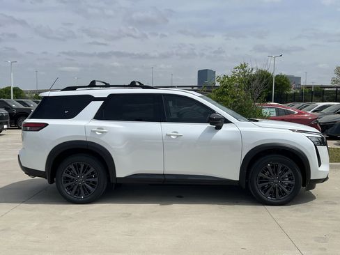 New 2026 Nissan Pathfinder SL FWD image 3