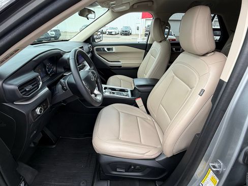 Used 2023 Ford Explorer XLT w/ Equipment Group 202A AWD/4WD image 13