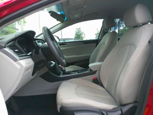 Used 2018 Hyundai Sonata SE FWD image 12