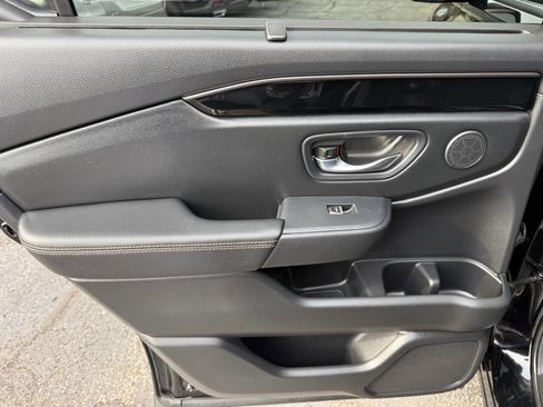 Used 2025 Honda Pilot TrailSport image 21