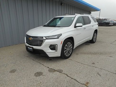Used 2022 Chevrolet Traverse Premier image 2