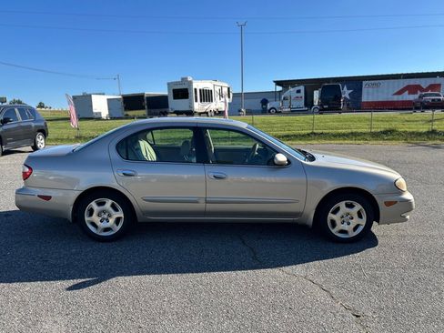 Used 2001 INFINITI I30 FWD image 4