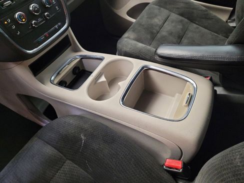 Used 2016 Dodge Grand Caravan SXT image 26