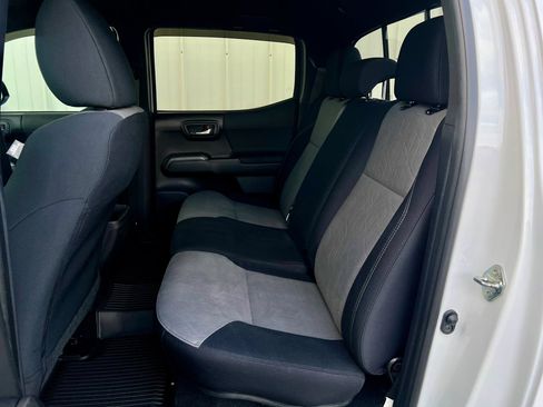 Used 2020 Toyota Tacoma TRD Off-Road image 30