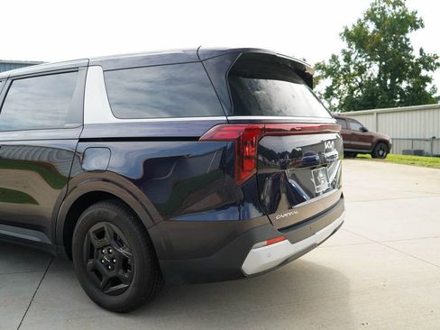 Used 2025 Kia Carnival FWD image 20