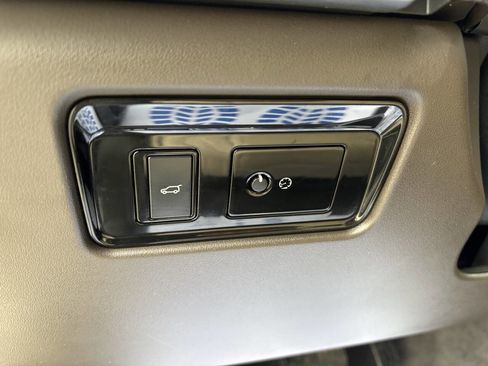 Used 2018 Jaguar F-PACE Prestige image 21