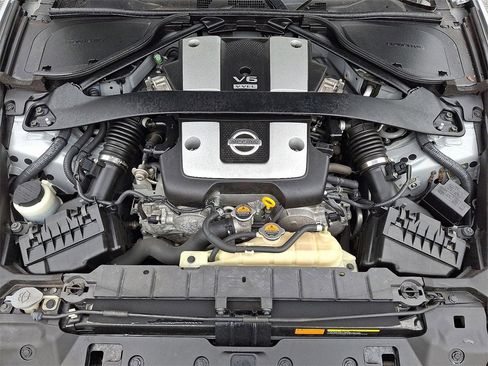 Used 2014 Nissan 370Z Touring w/ Sport Package image 27